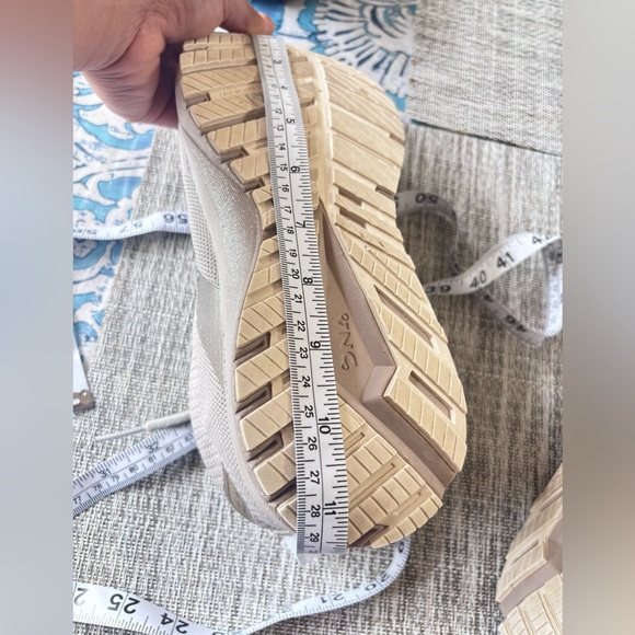 Brooks Women's Sneakers Silver size 9.5 - Picture 5 of 5